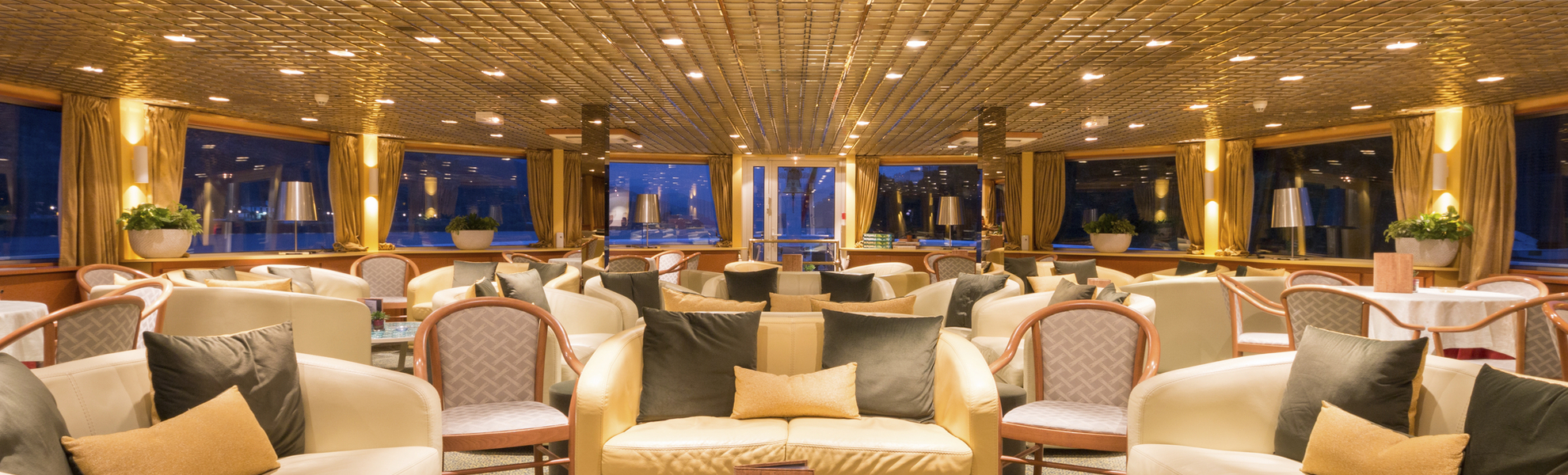 Salon Bar, MS Magellan