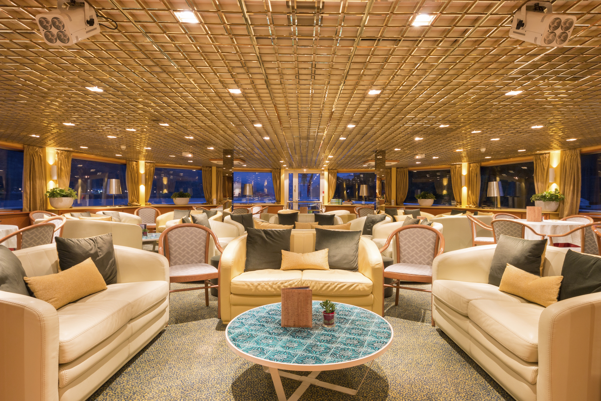 Salon Bar, MS Magellan