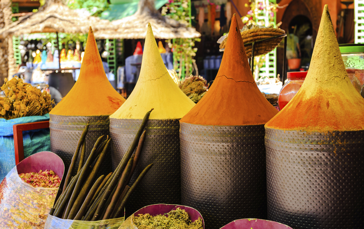 Gewürze auf einem Markt in Marrakesch, Marokko