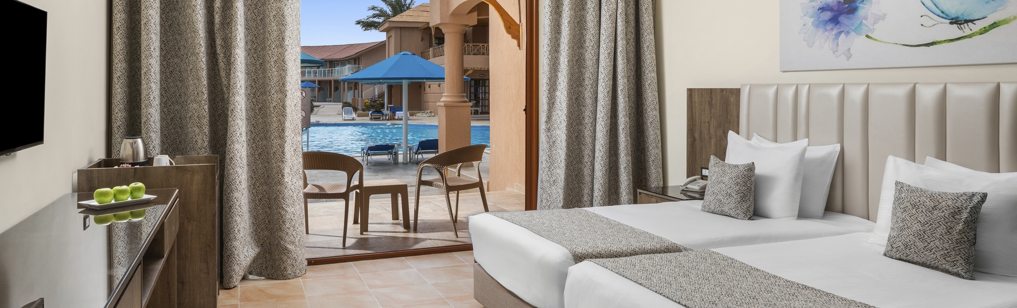 Beispiel Doppelzimmer mit Blick zum Pool