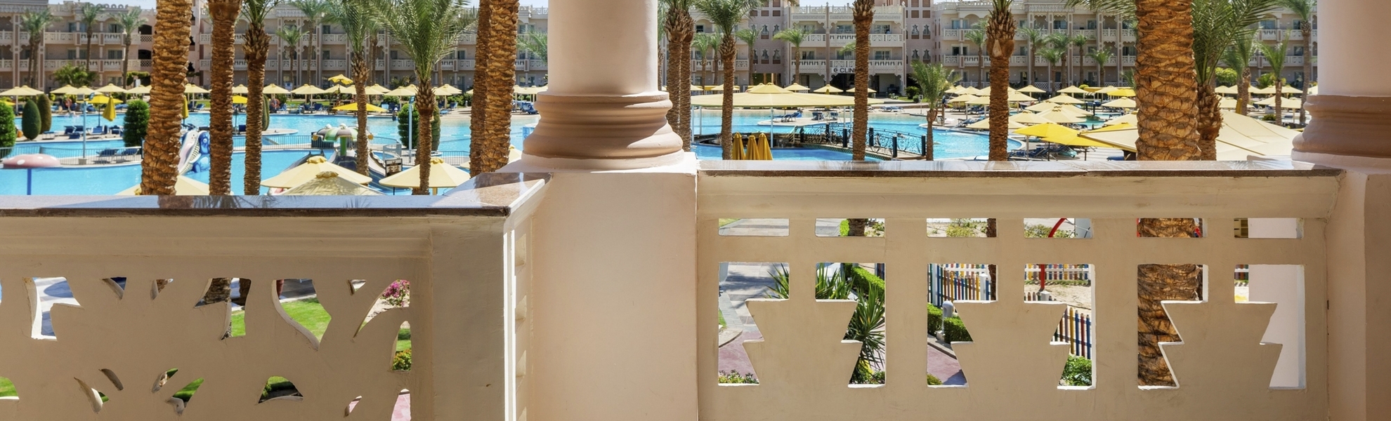 Beispiel Balkon mit Poolblick