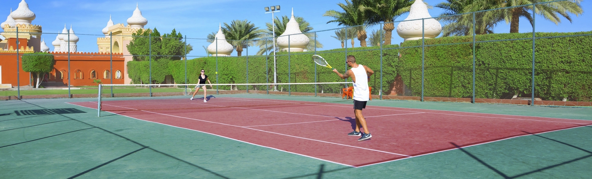 Tennisplatz im Alf Leila Wa Leila Hotel