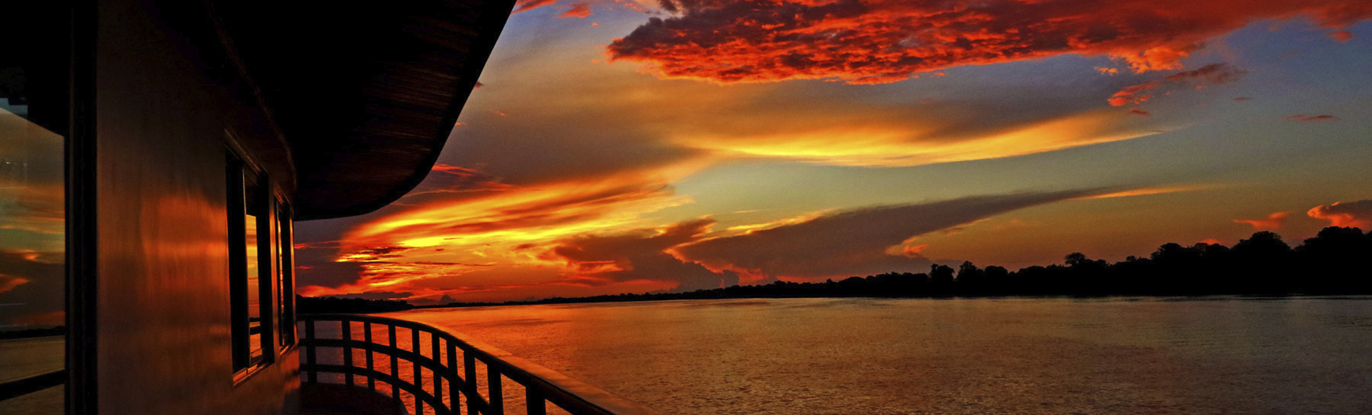 Sonnenuntergang auf dem Rio Negro, Brasilien