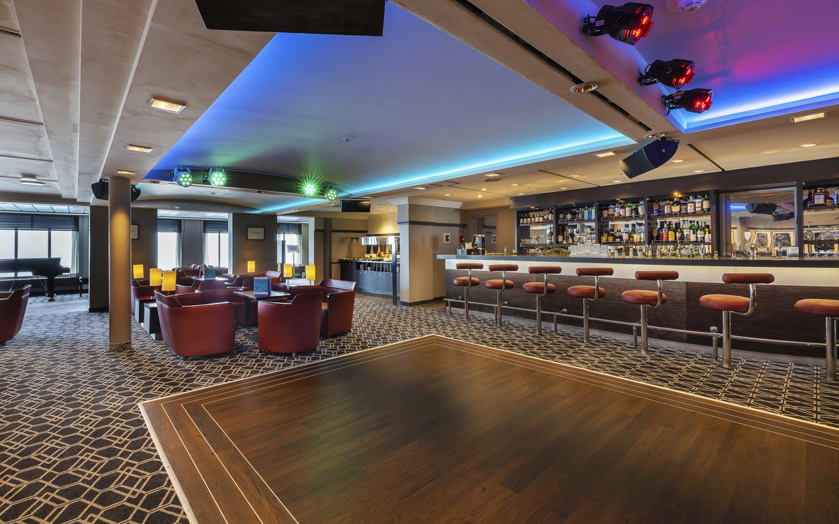 Harry's Bar, MS Amadea