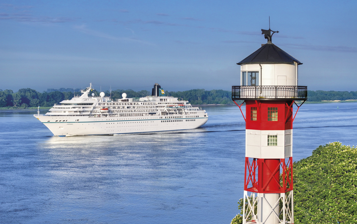 MS Amadea auf der Elbe