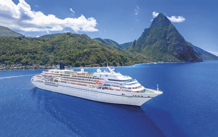 MS Amadea vor St. Lucia