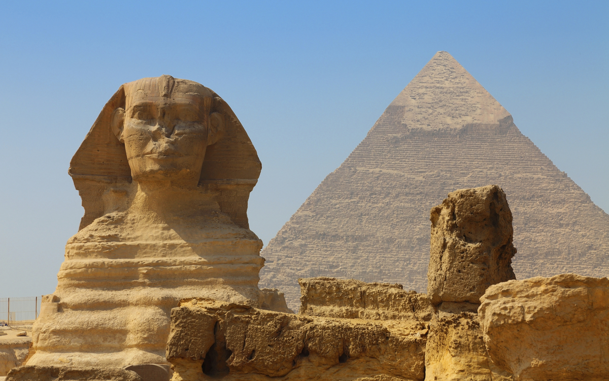 Sphinx vor den Pyramiden von Gizeh, Ägypten
