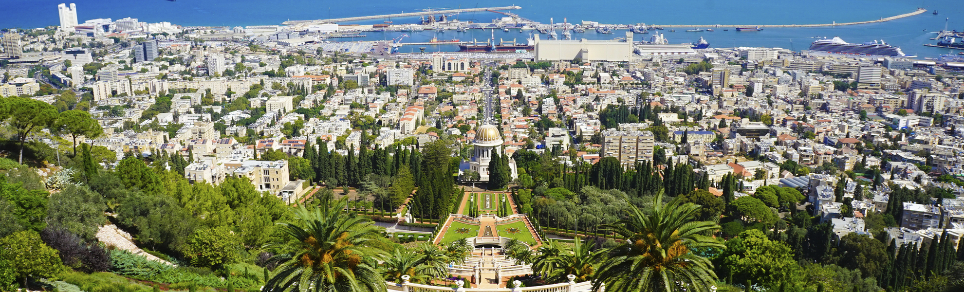 Blick von den Bahai Gärten auf Haifa, Israel