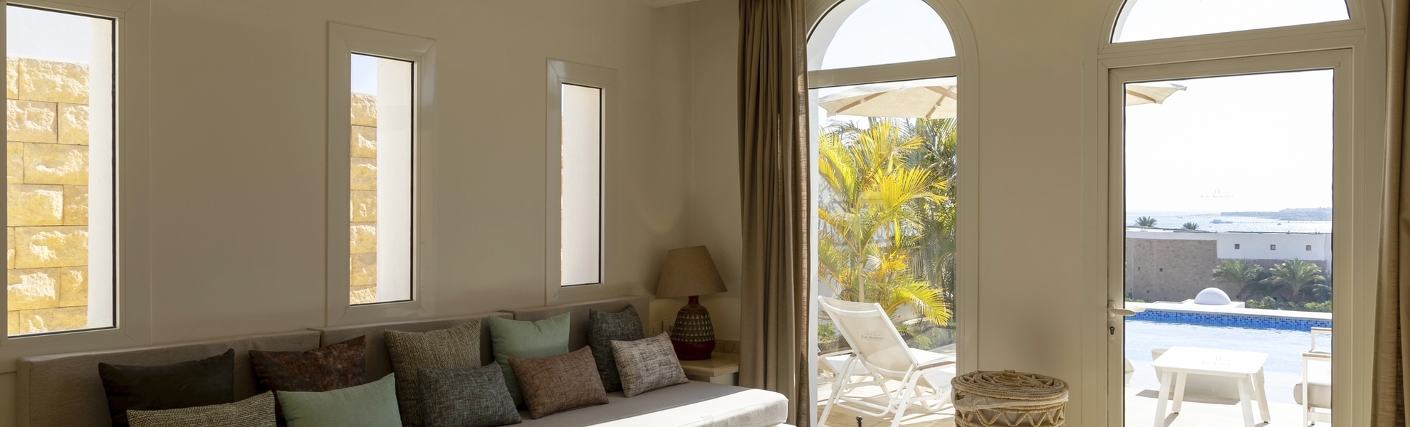 Beispiel Wohnraum einer Villa mit Meerblick