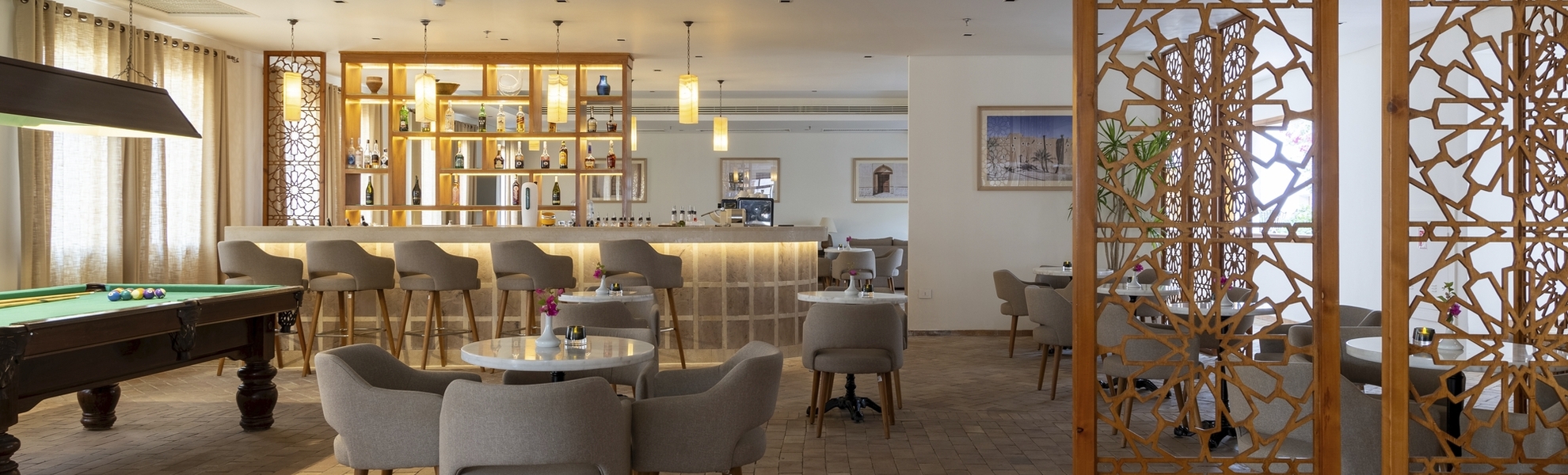 Lobbybar im West Bay