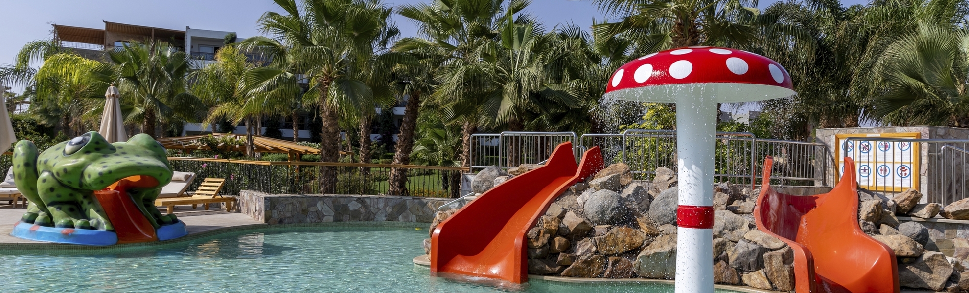 Kinderpool mit Rutschen