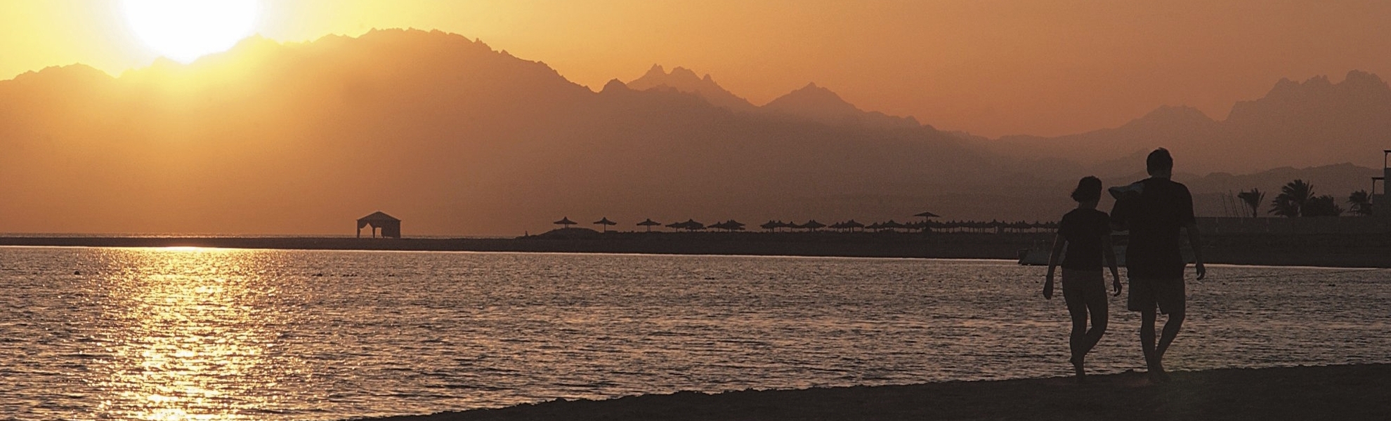Sonnenuntergang am Strand des Sheraton Soma Bay Resort in Ägypten