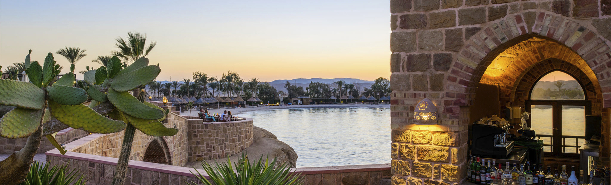 Top of the Rocks Bar Hotel Mövenpick Resort El Quseir