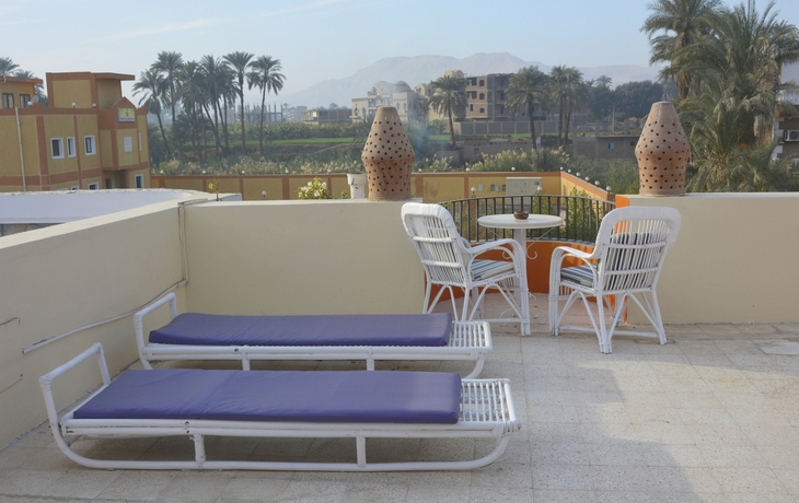 Terrasse im Hotel El Gezira Gardens in Luxor, Ägypten