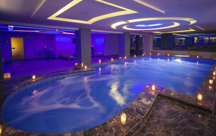 Hallenbad im Savoy Le Grand Hotel Marrakech, Marokko