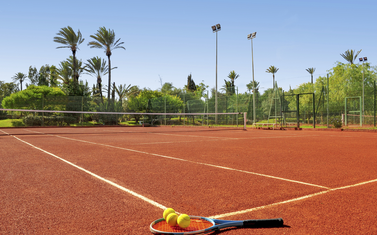 Tennisplatz im Iberostar Club Palmeraie Marrakech, Marokko