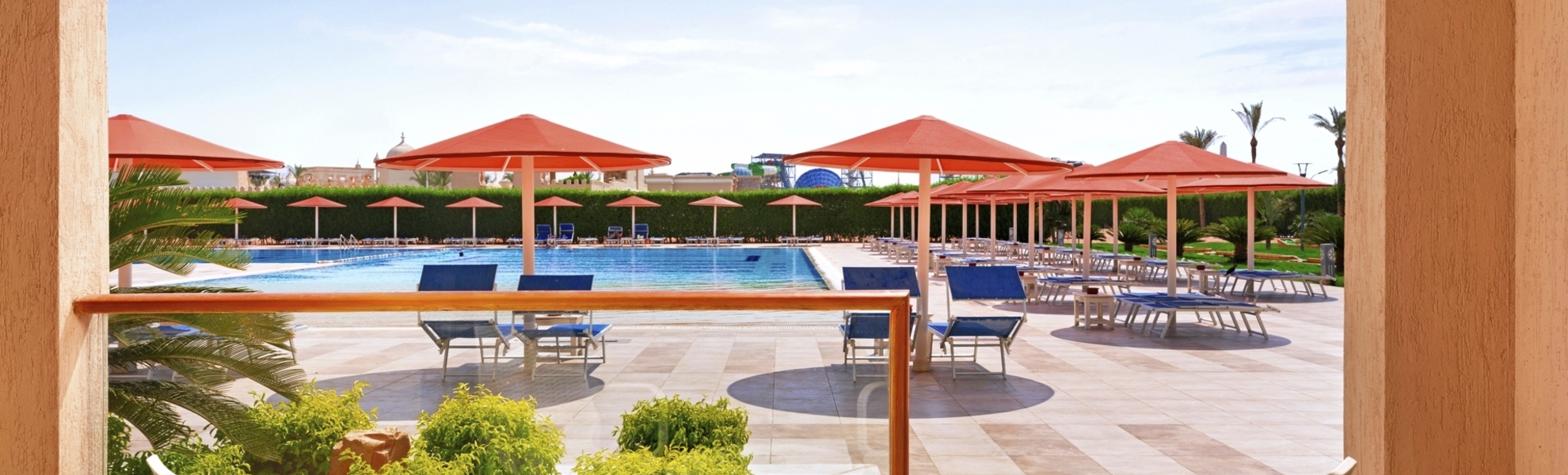 Beispiel Terrasse mit Poolblick