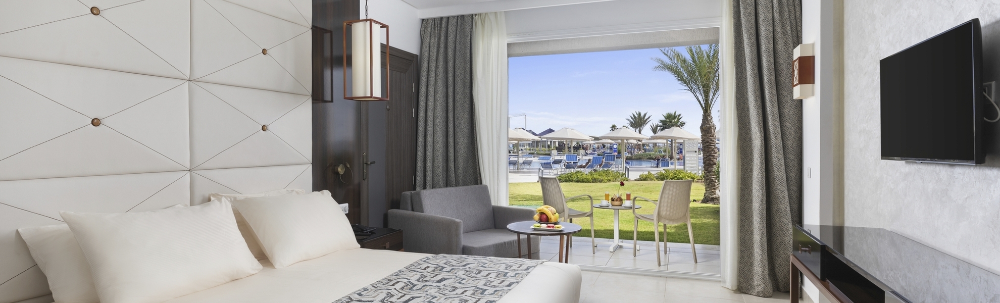 Beispiel Deluxezimmer Poolblick
