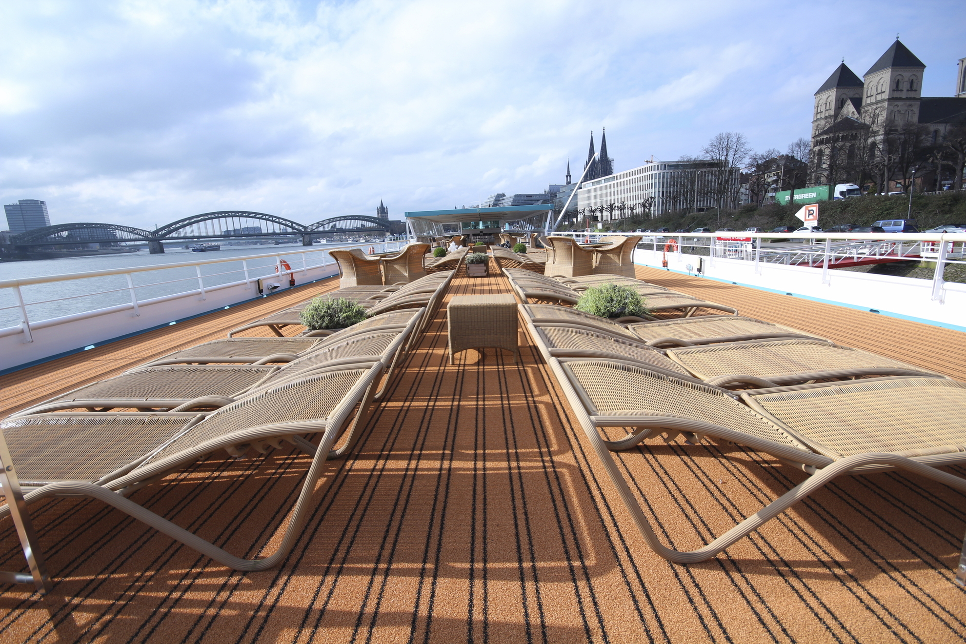 Liegestühle auf dem Sonnendeck von MS Swiss Tiara