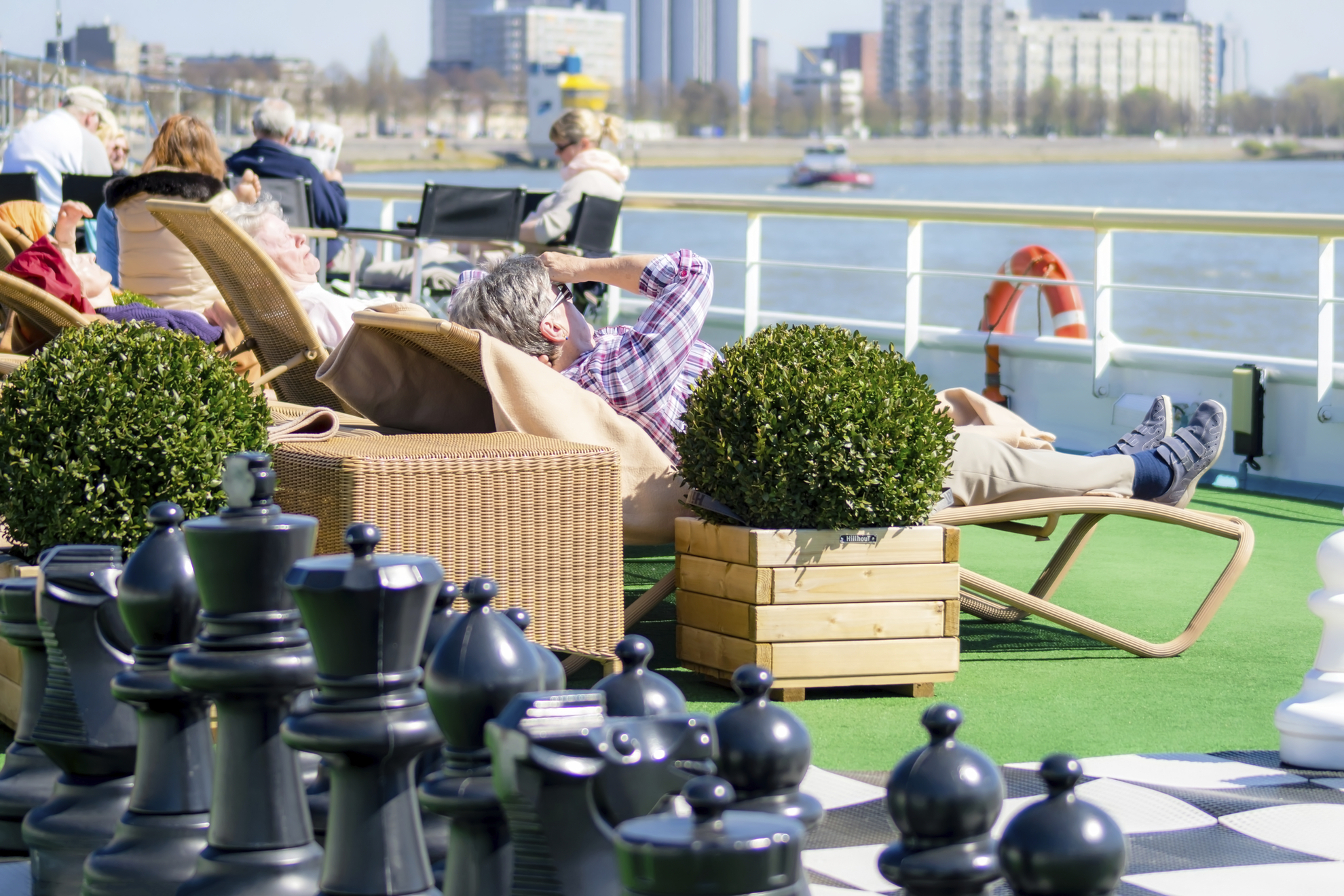 Schachbrett auf dem Sonnendeck von MS Switzerland