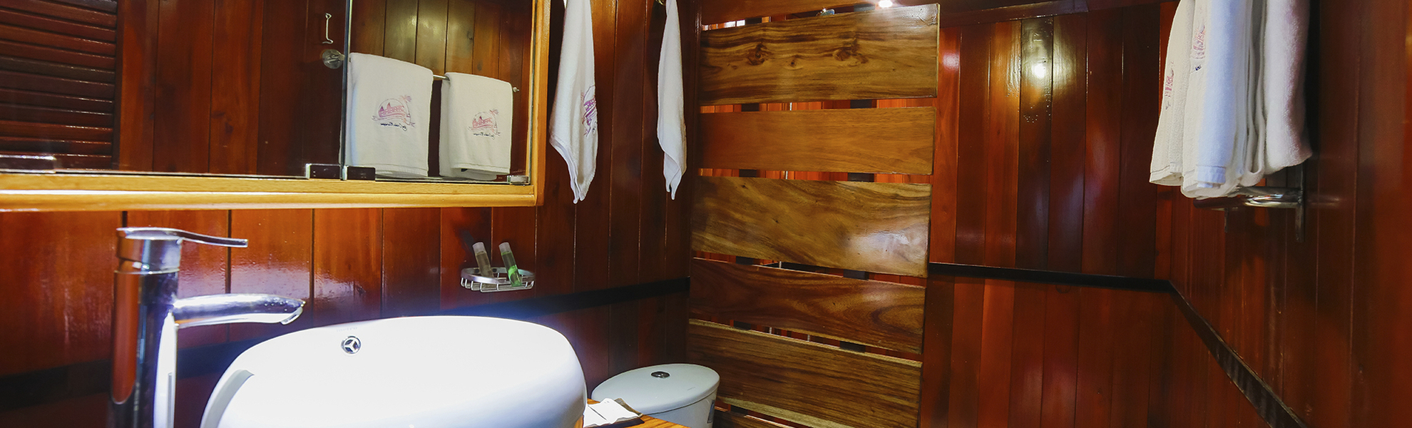 Badezimmer einer Kabine auf der MS Lan Diep