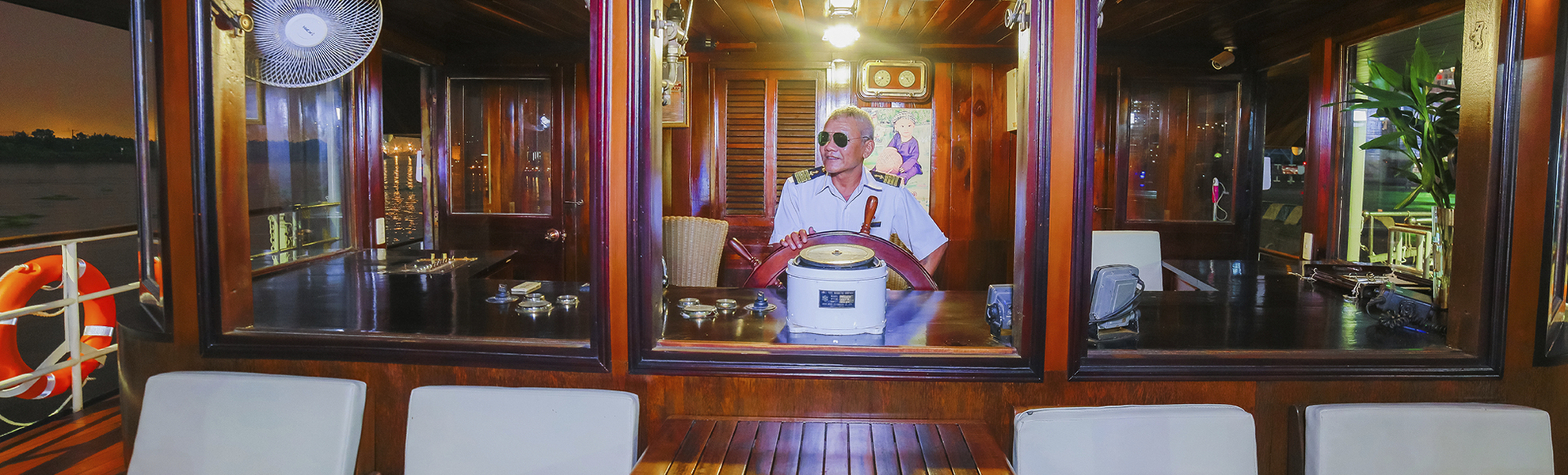 Brücke der MS Lan Diep