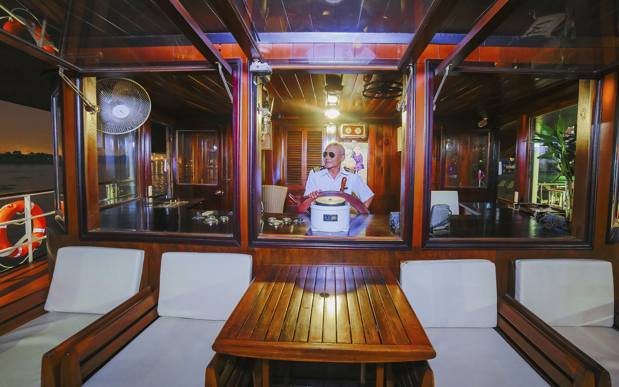 Brücke der MS Lan Diep