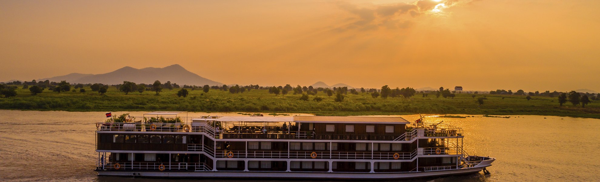 MS Lan Diep im Sonnenuntergang