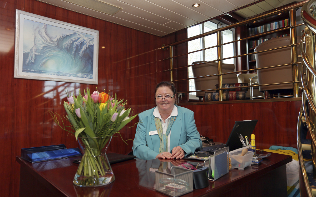 Kreuzfahrtleitung auf dem Flussschiff MS Rhein Prinzessin