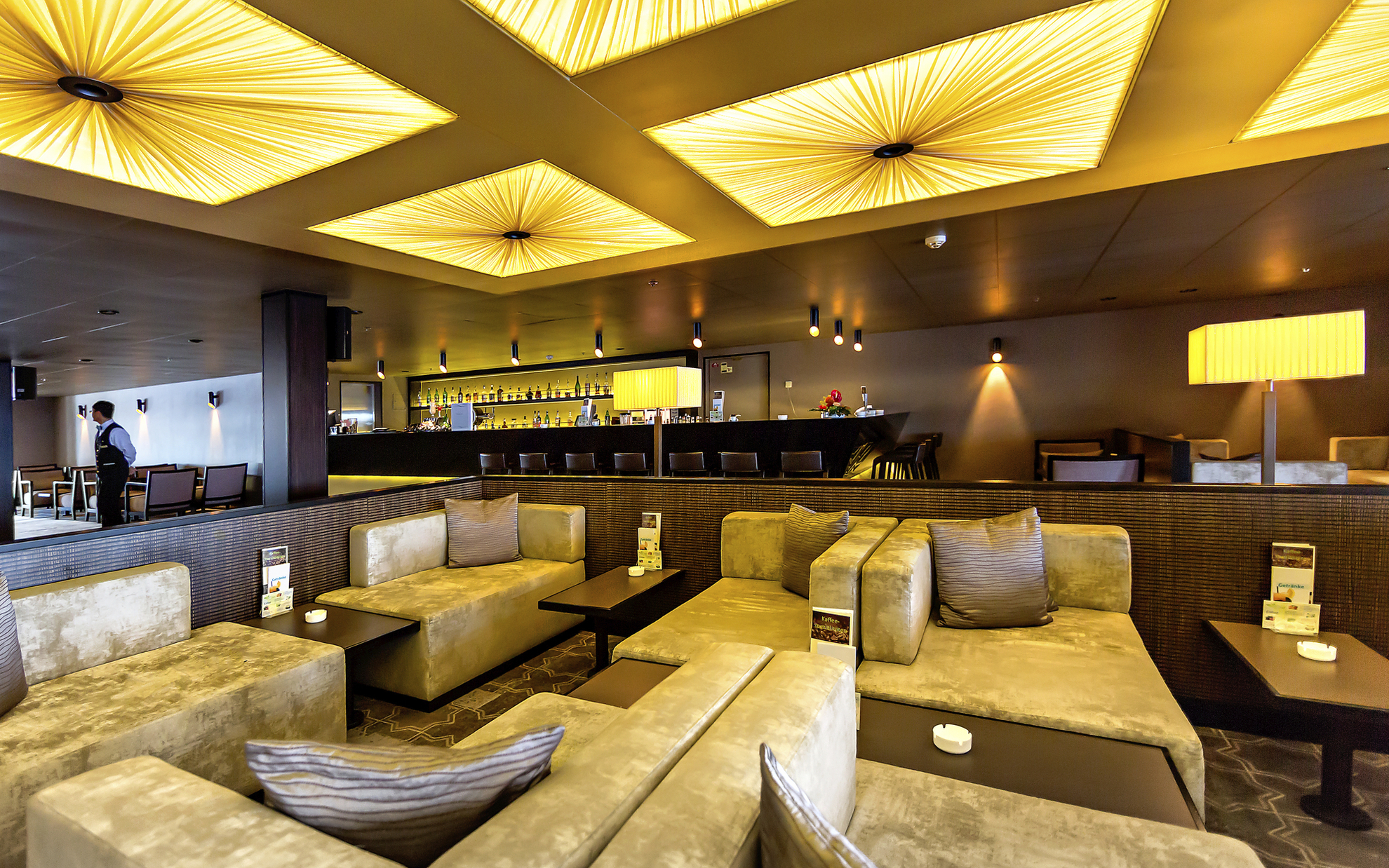 Casablanca-Bar, MS Artania