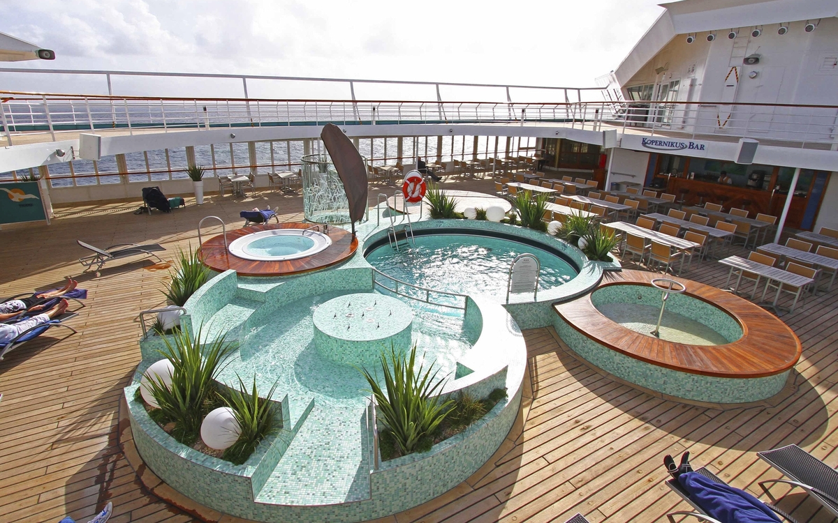 Sonnendeck auf MS Artania