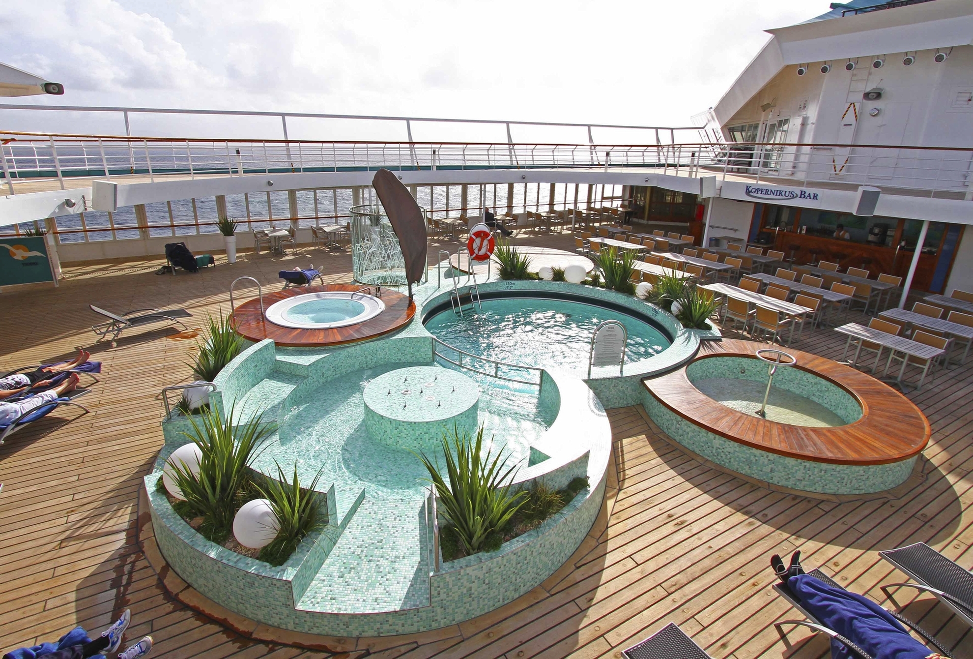 Sonnendeck auf MS Artania