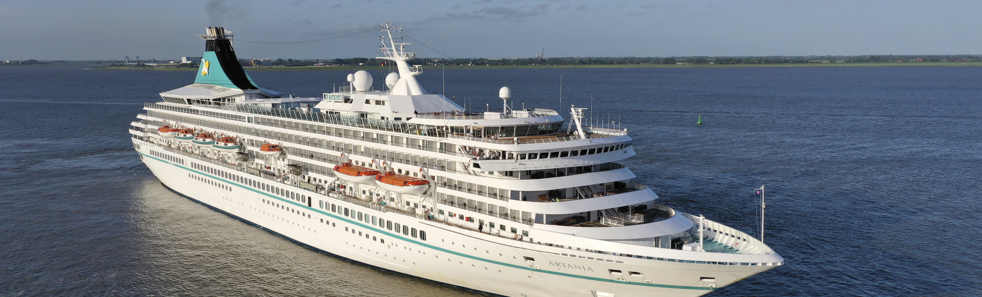 MS Artania bei Ankunft in Bremerhaven
