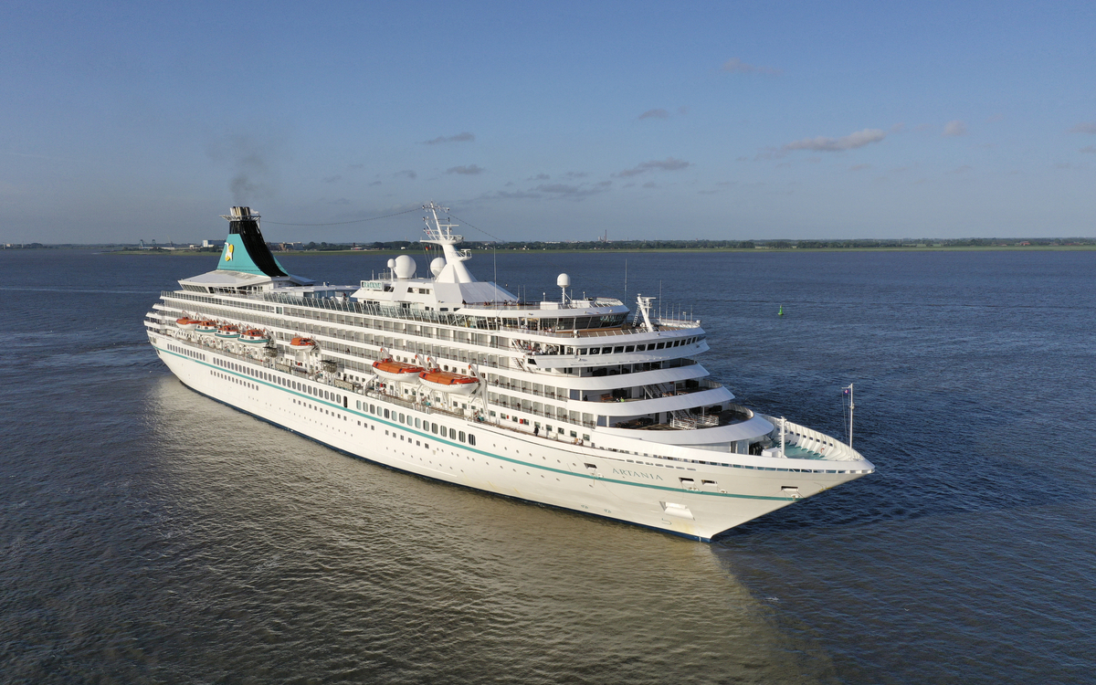 MS Artania bei Ankunft in Bremerhaven