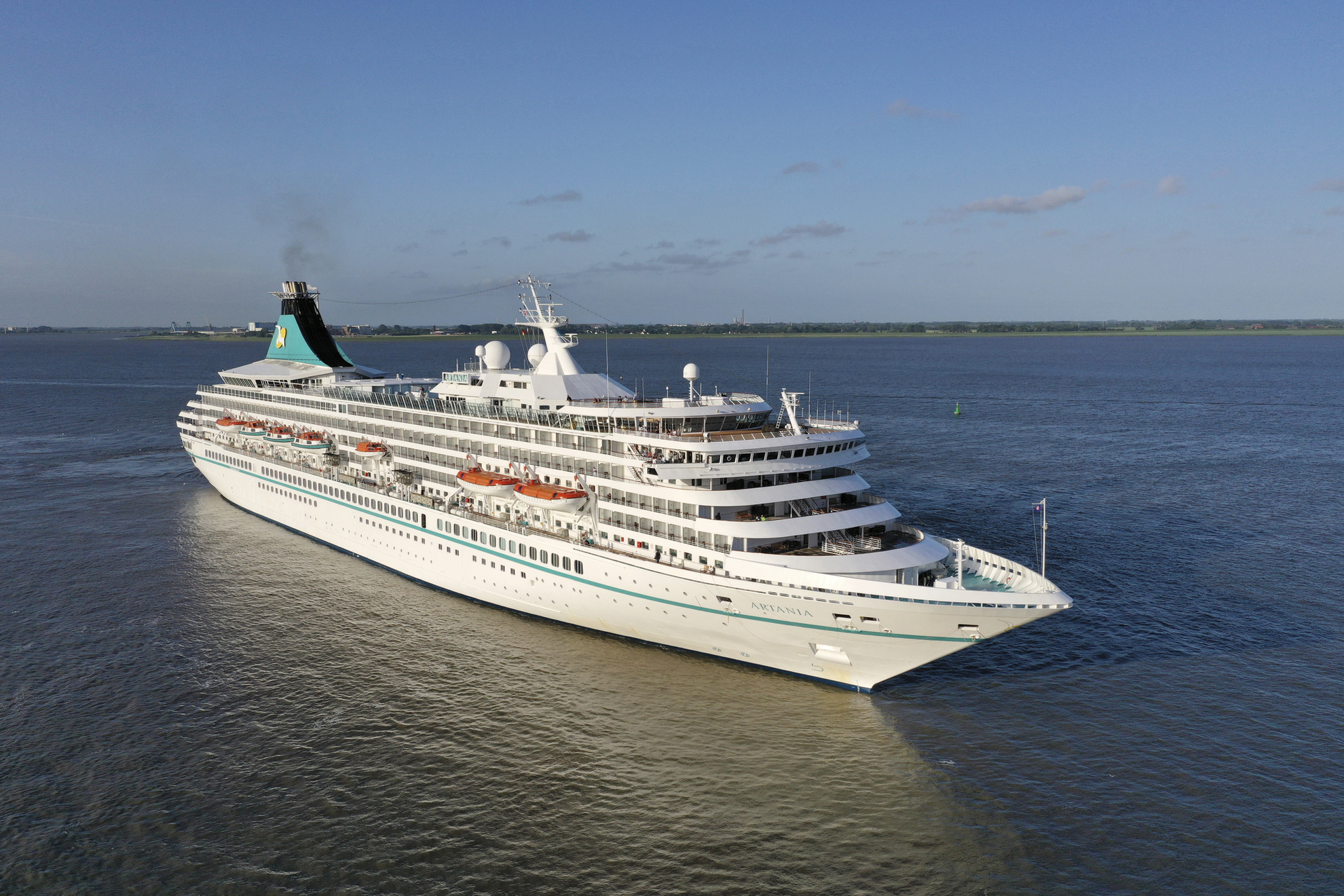 MS Artania bei Ankunft in Bremerhaven