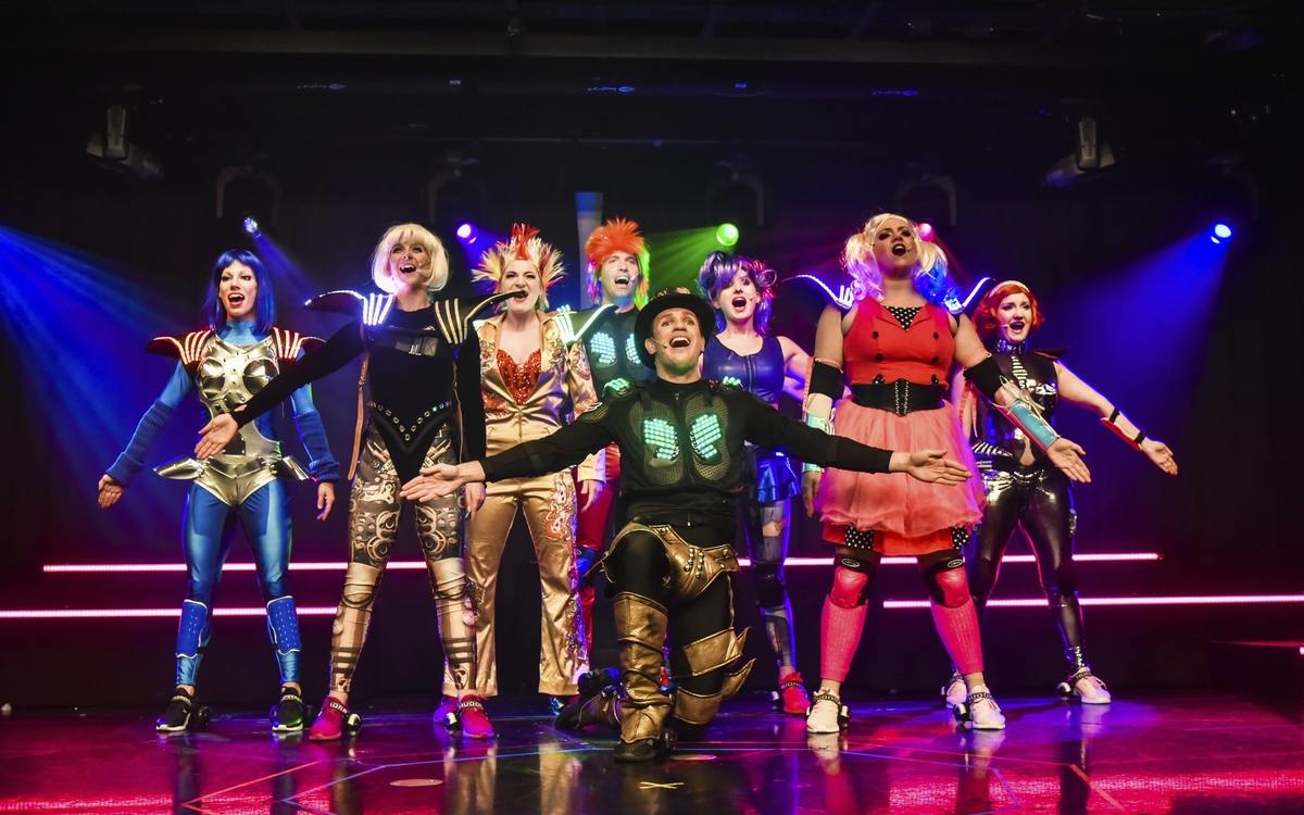 Show in der Atlantik-Lounge, MS Artania