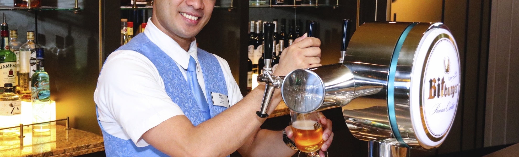 Harry's Bar, MS Artania