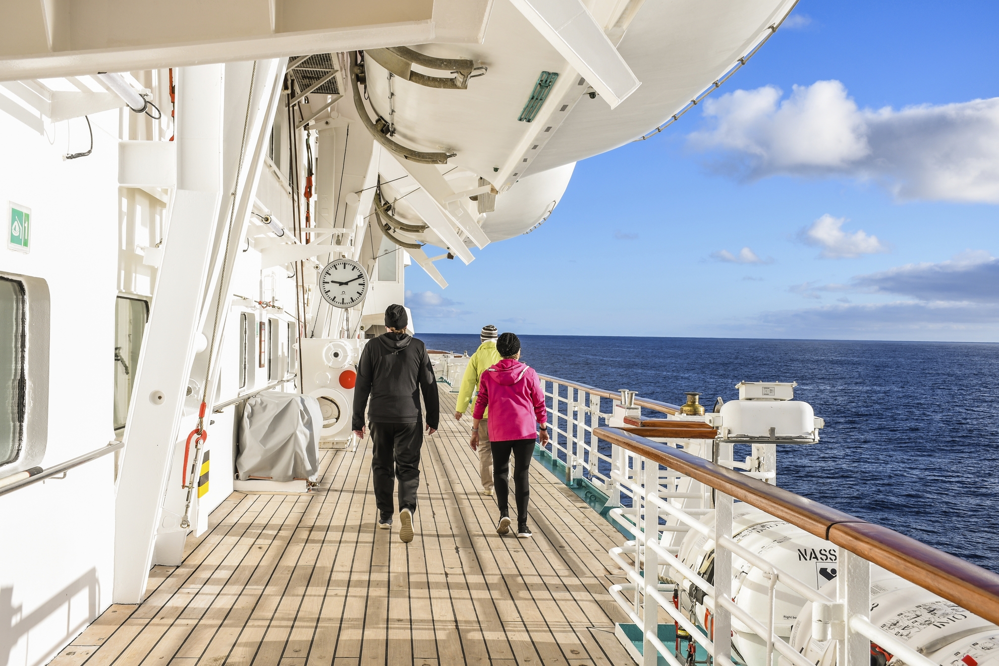 Promenade, MS Artania