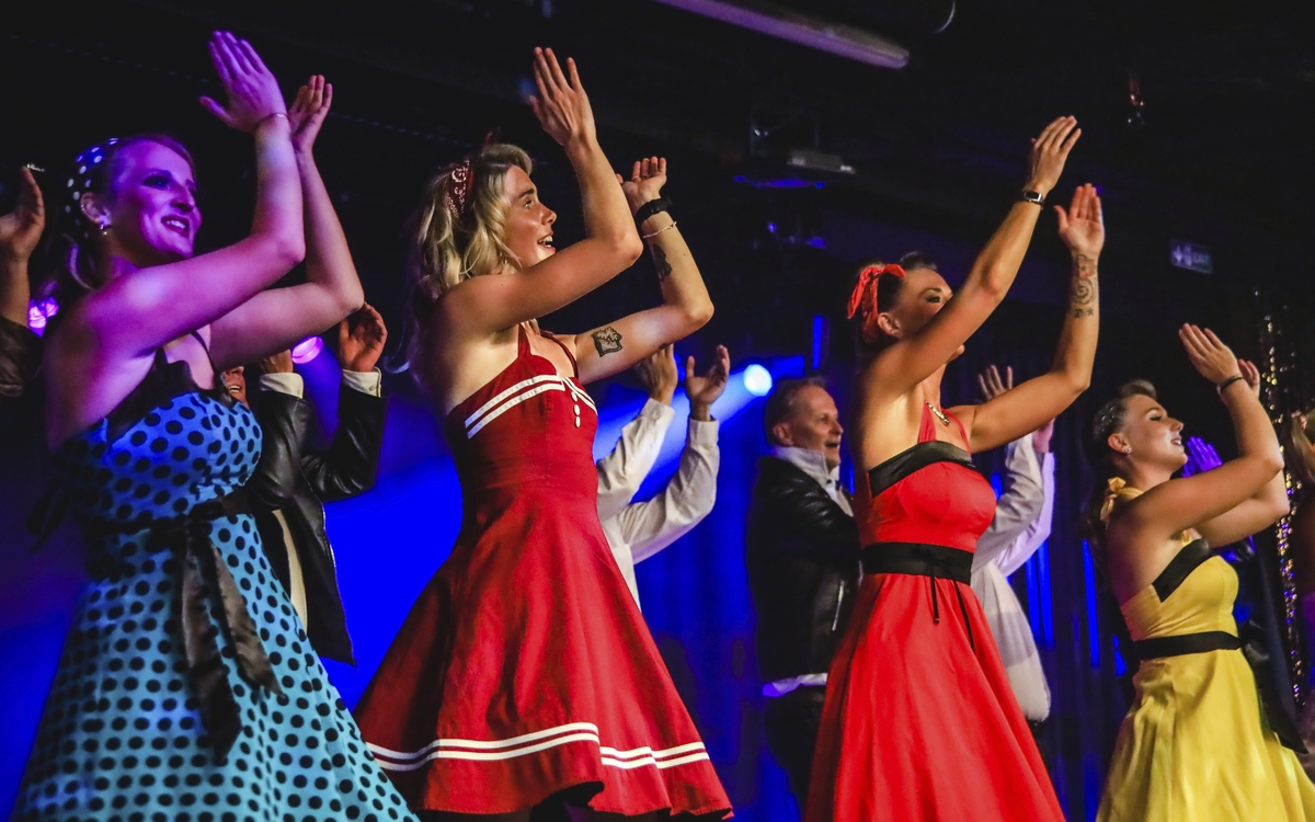 Grease-Show, MS Artania