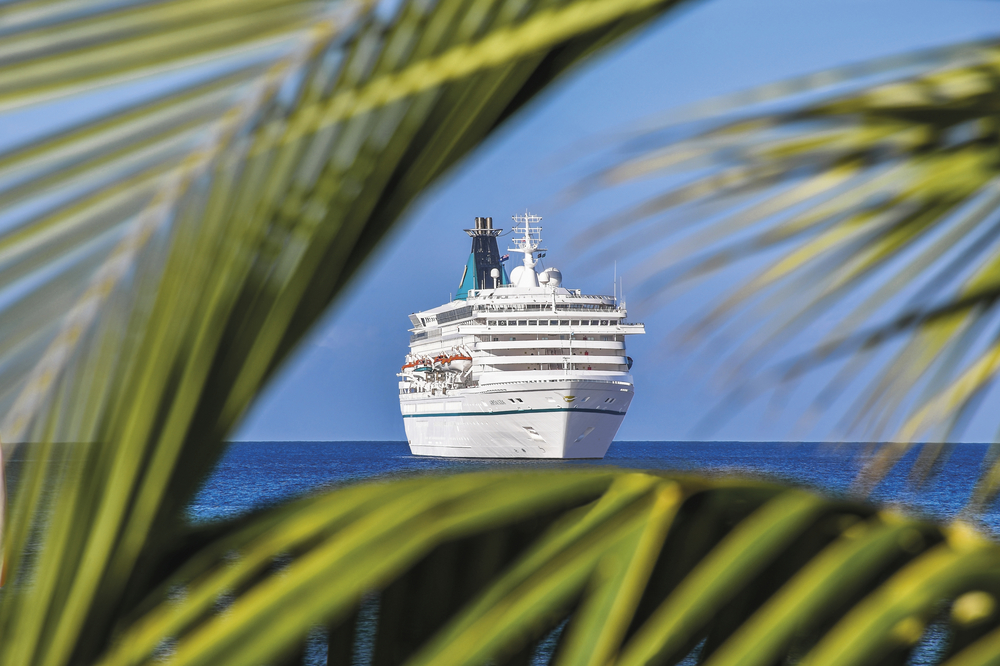 MS Artania vor Georgetown