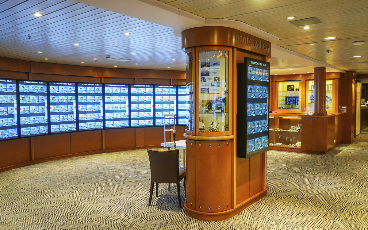 Foto-Video-Shop Galerie, MS Artania