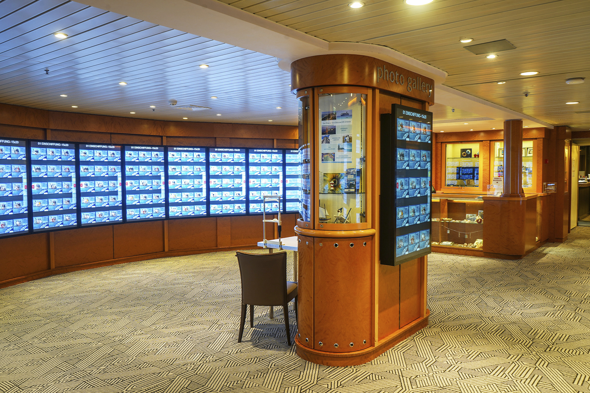 Foto-Video-Shop Galerie, MS Artania