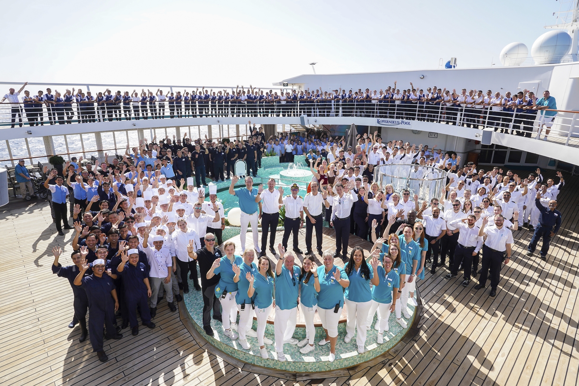 Crew an Bord, MS Artania