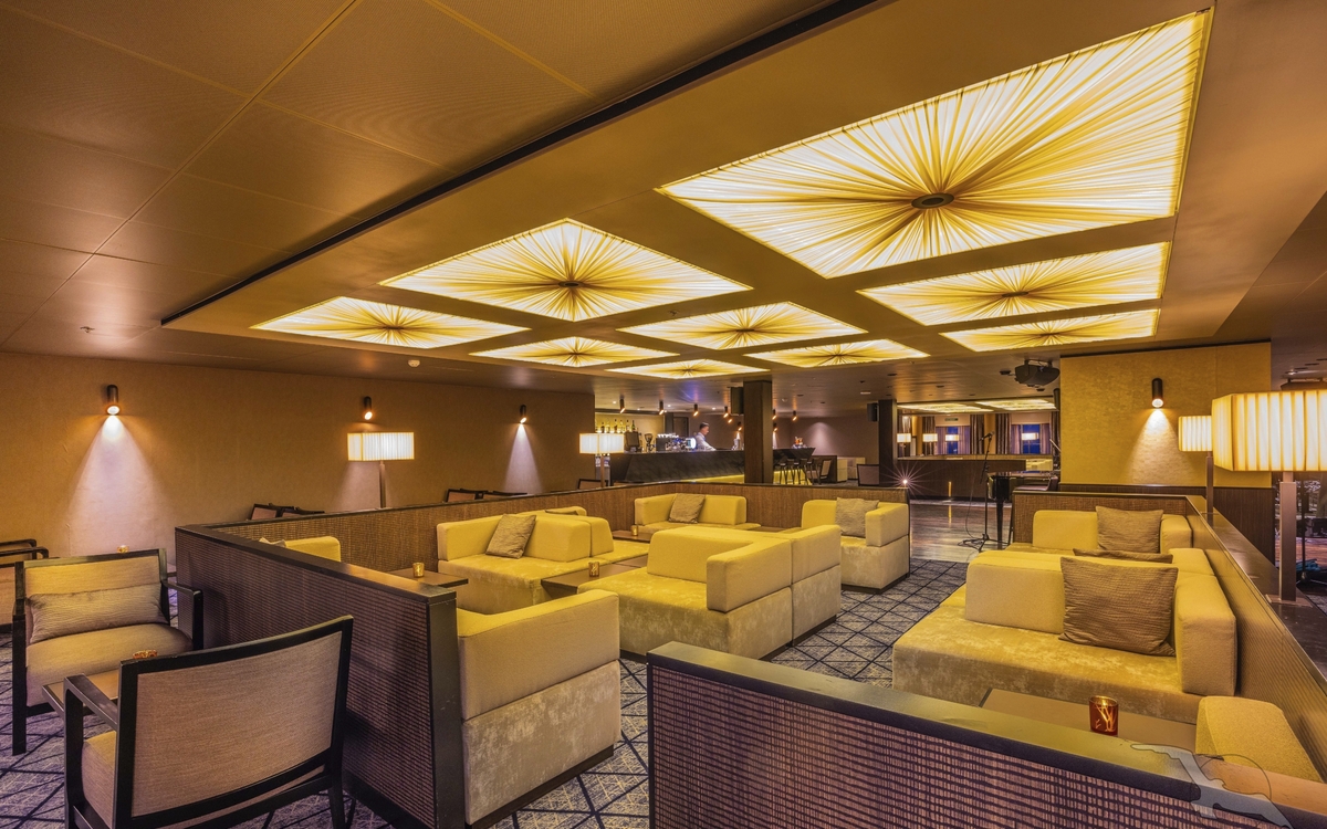 Casablanca Bar, MS Artania