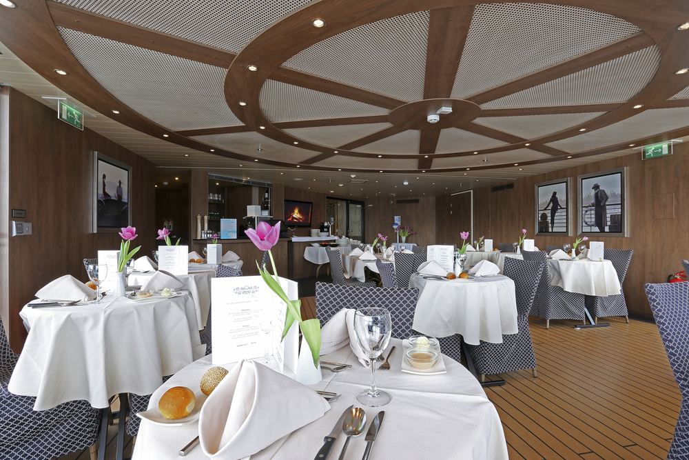 Bistro auf MS Alina