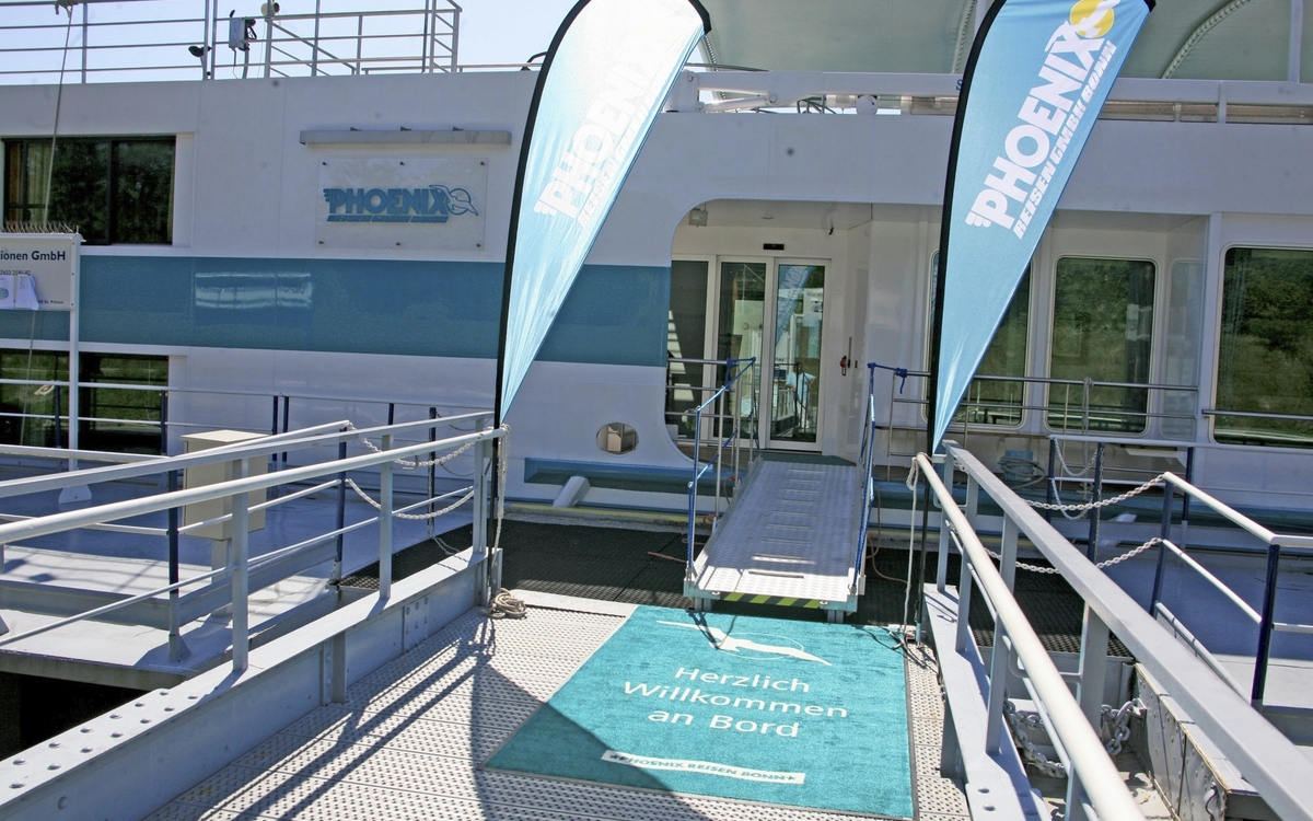 Eingang von MS Ariana