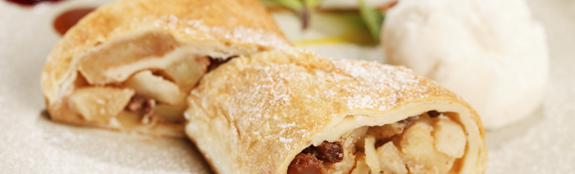 frischer Apfelstrudel