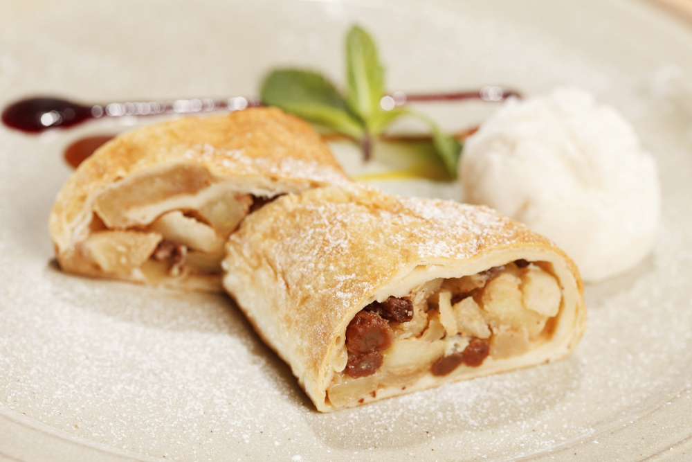 frischer Apfelstrudel