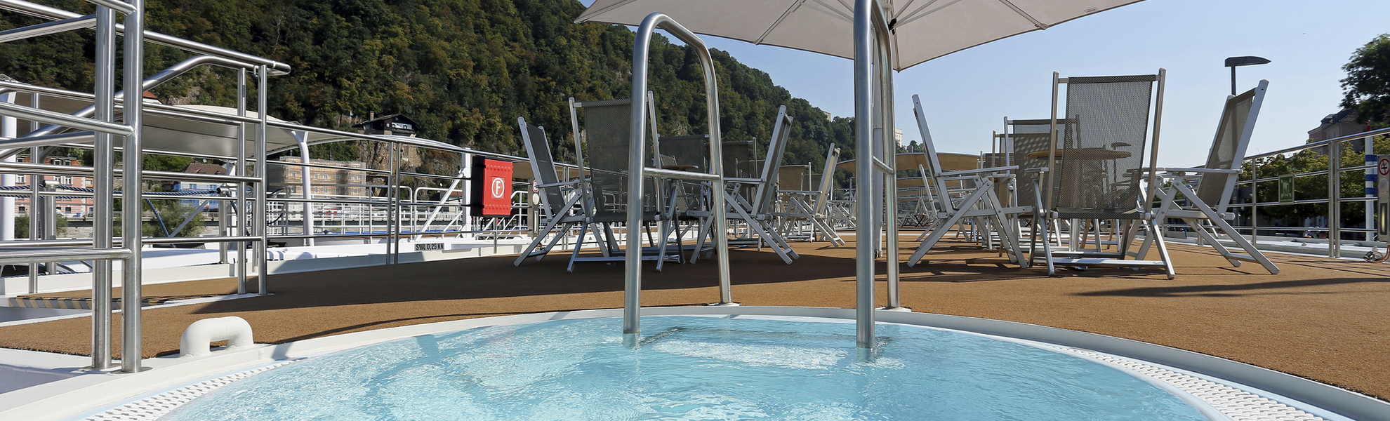 Whirlpool auf dem Sonnendeck von MS Ariana