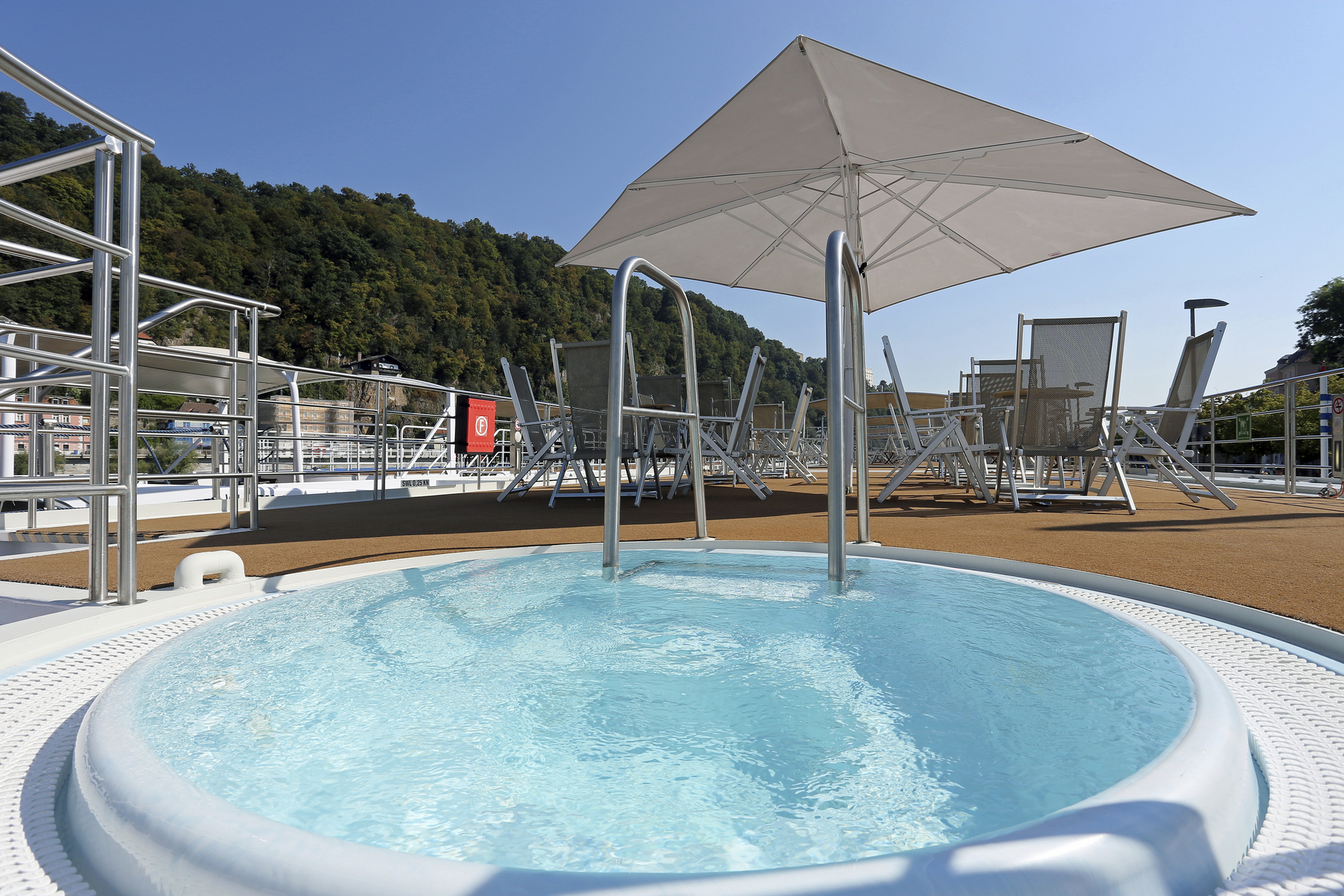 Whirlpool auf dem Sonnendeck von MS Ariana